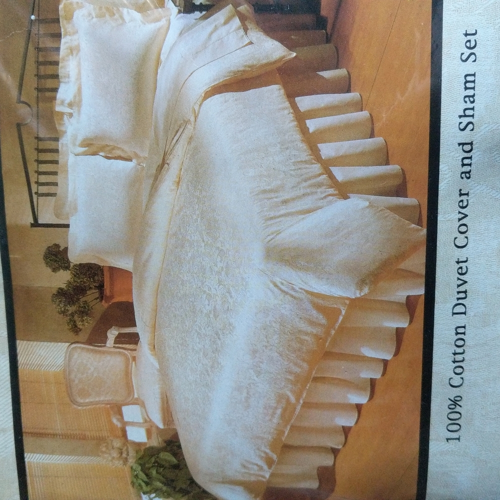 Queen Duvet and Sham - Woven Jacquard Damask